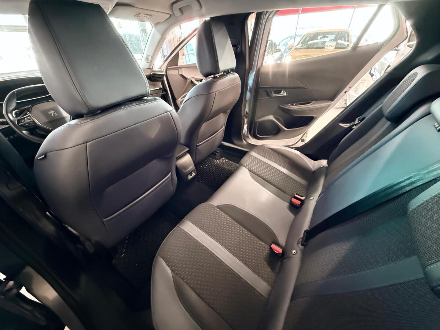 PEUGEOT 2008 2021