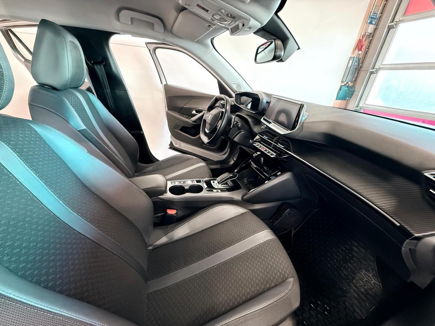 PEUGEOT 2008 2021