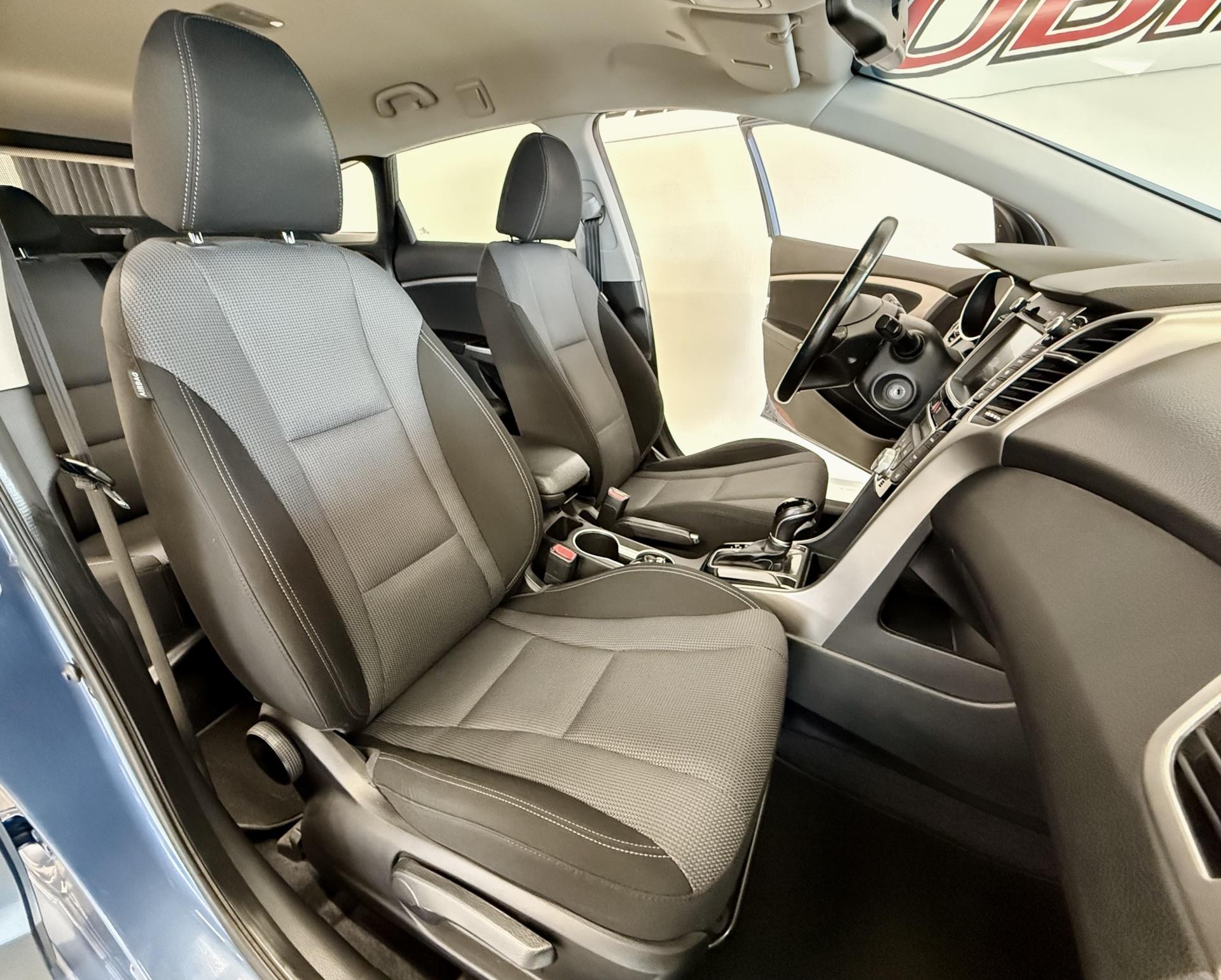 HYUNDAI i30 2016