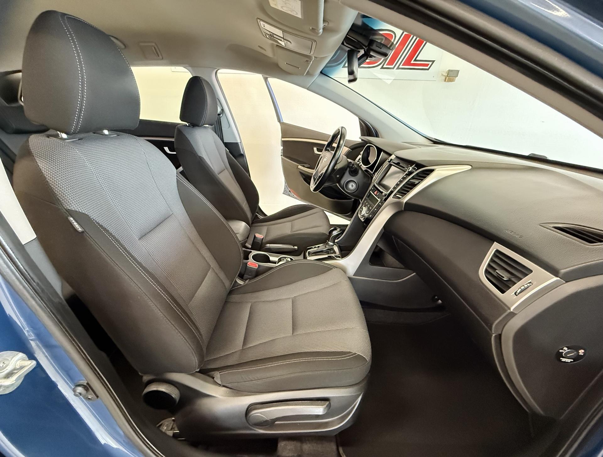 HYUNDAI i30 2016