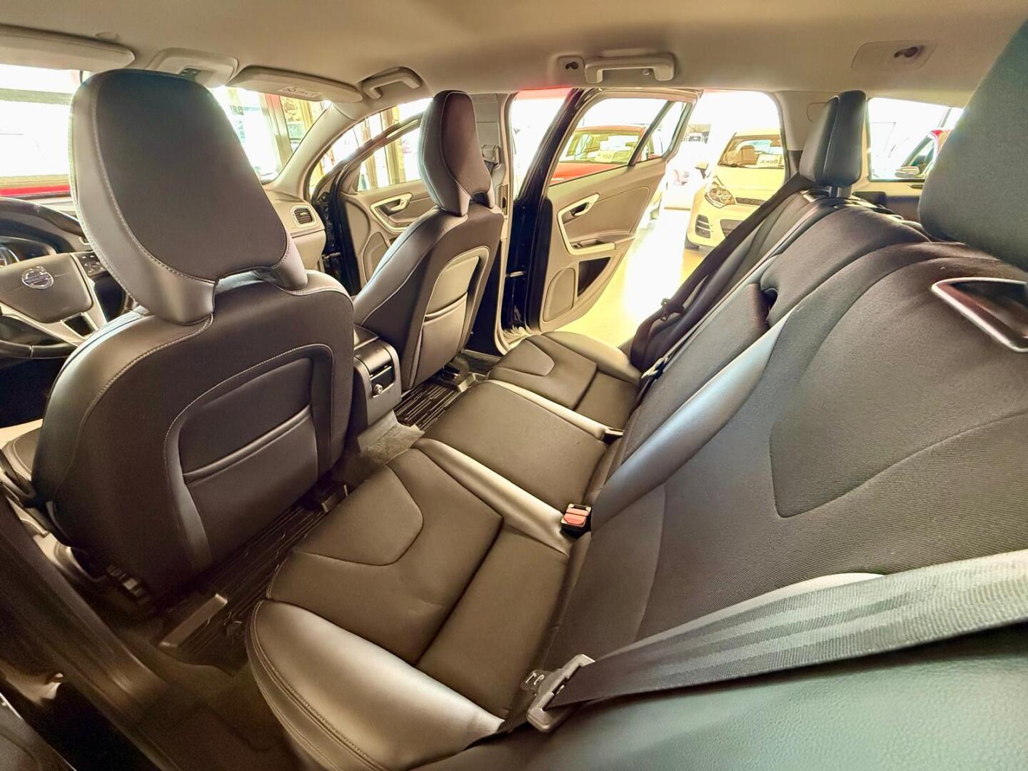 VOLVO V60 Cross Country 2016