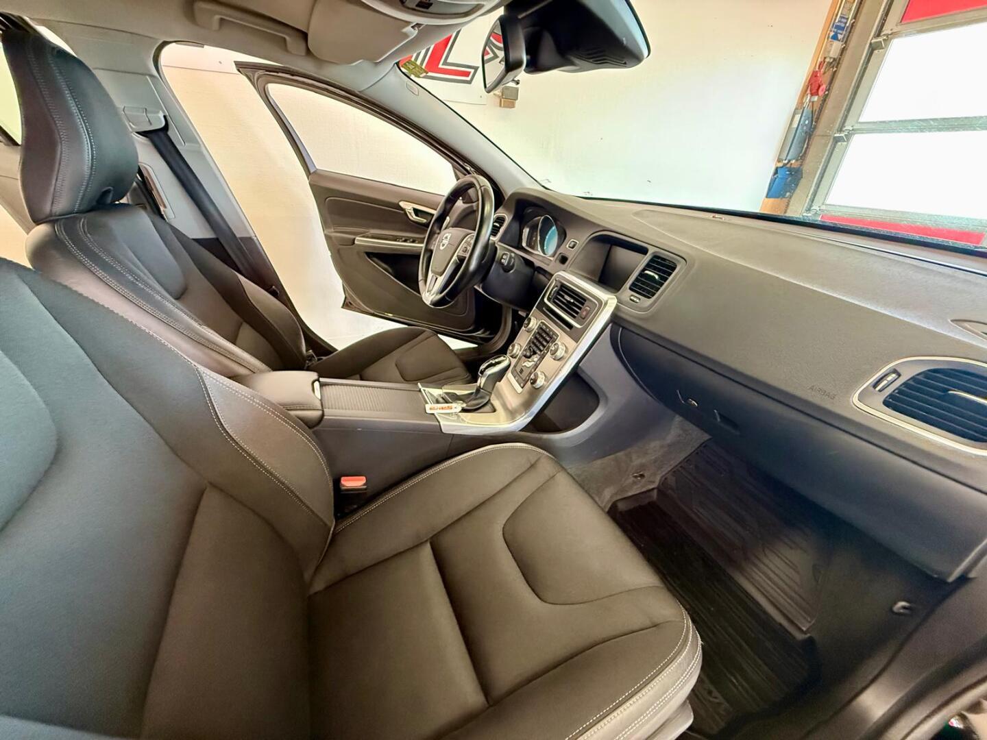 VOLVO V60 Cross Country 2016
