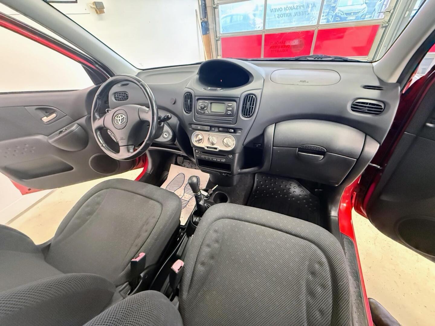 TOYOTA Yaris Verso 2004