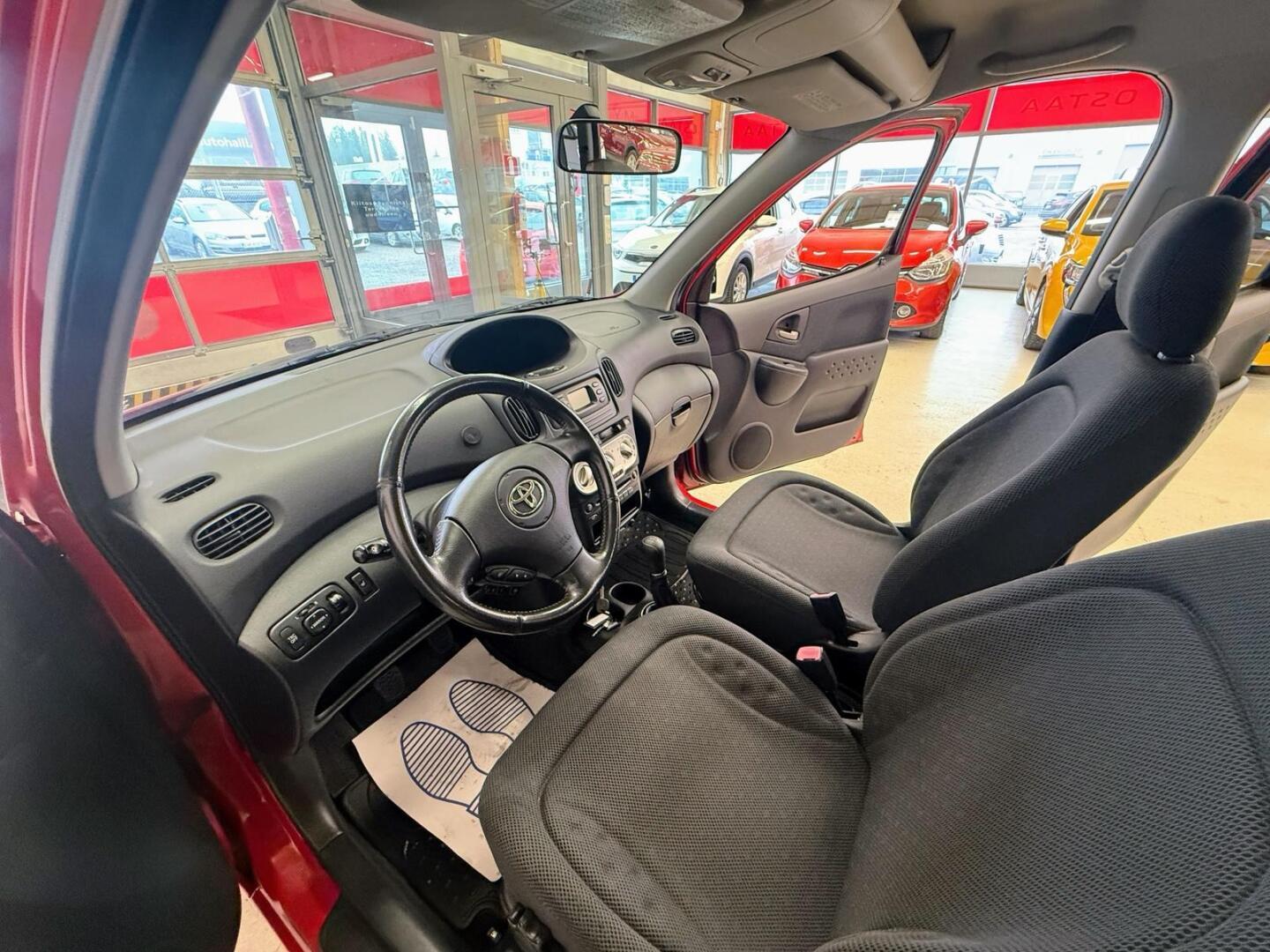 TOYOTA Yaris Verso 2004