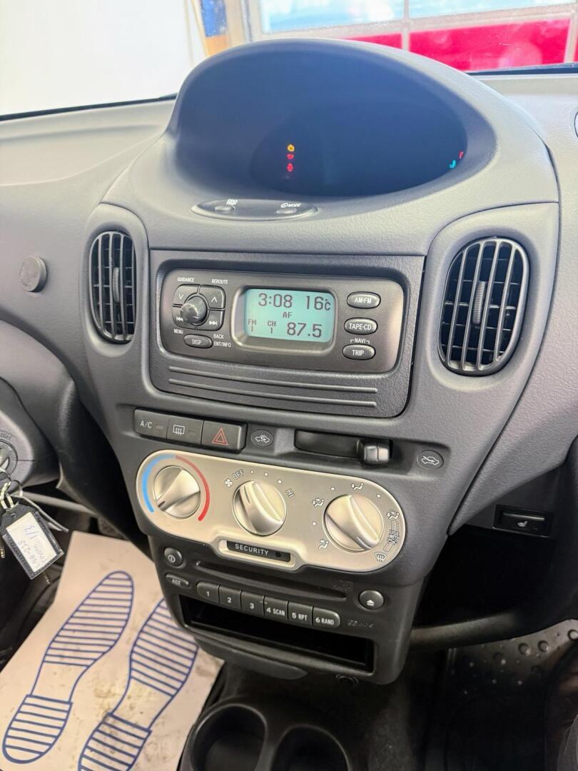 TOYOTA Yaris Verso 2004