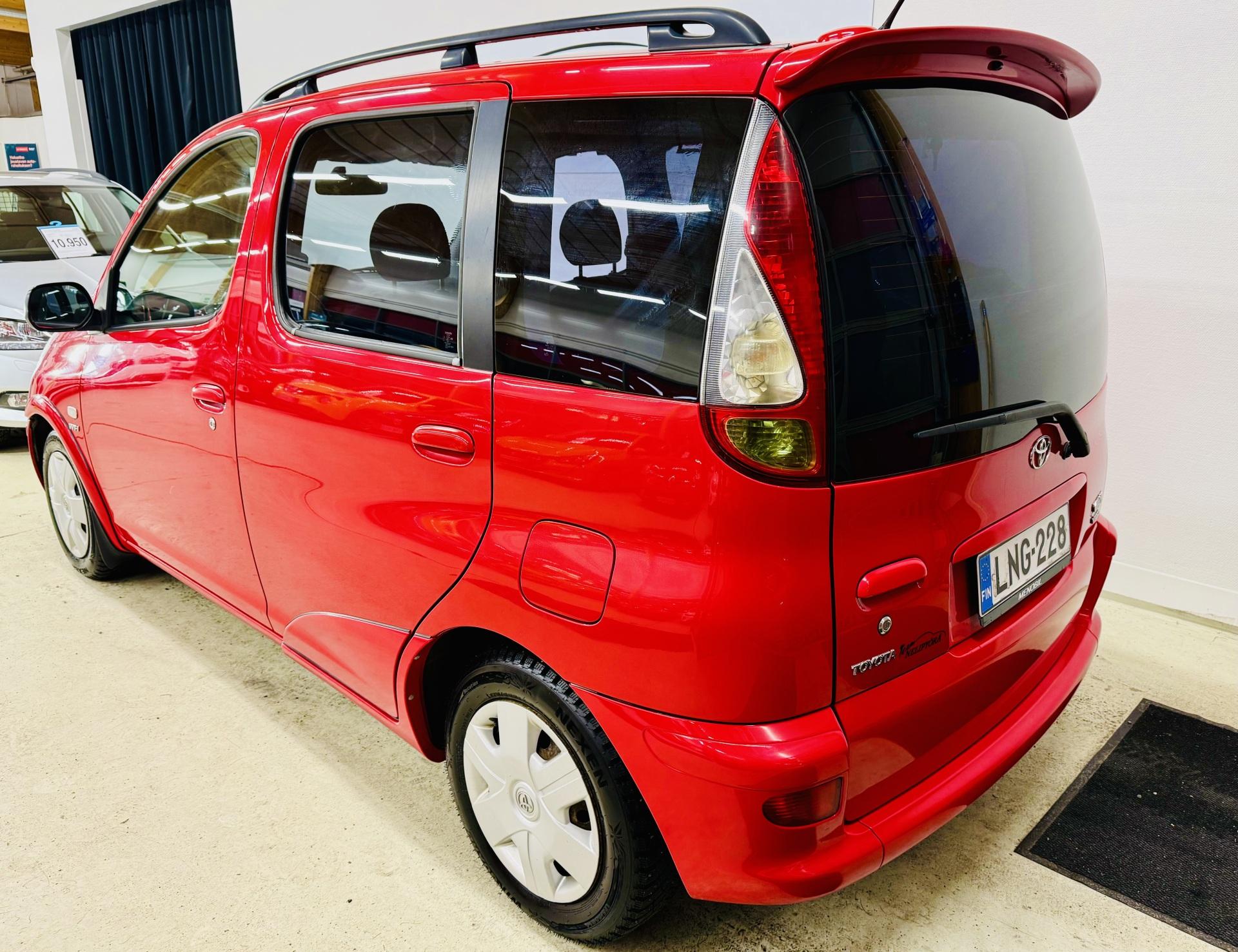 TOYOTA Yaris Verso 2004