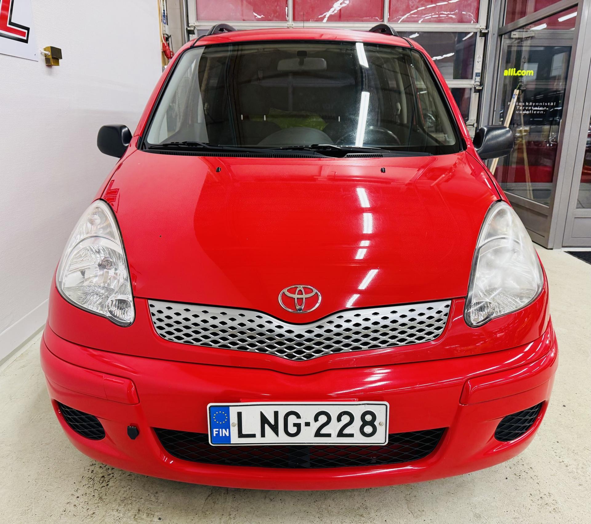TOYOTA Yaris Verso 2004