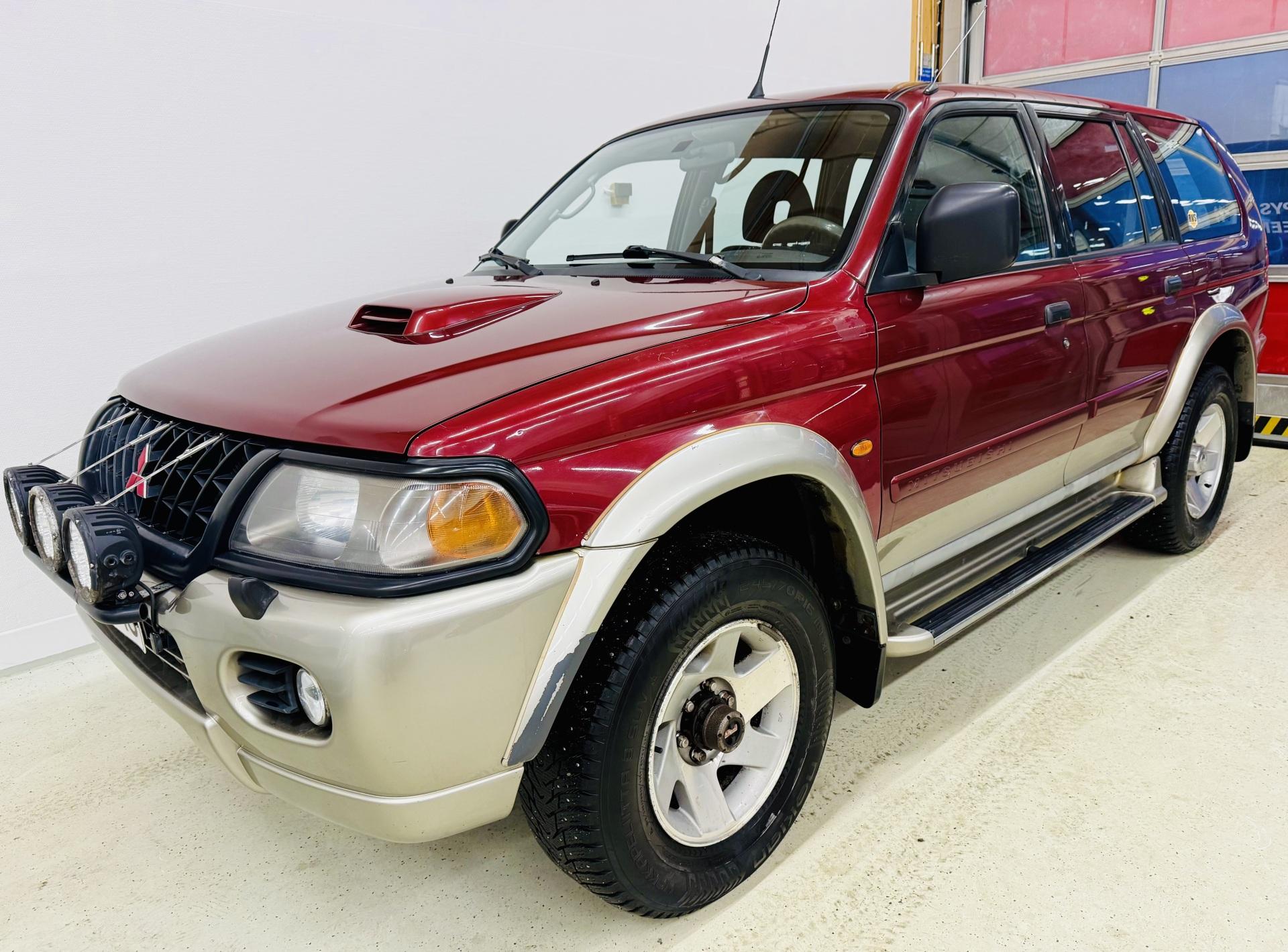 MITSUBISHI Pajero Sport 2000