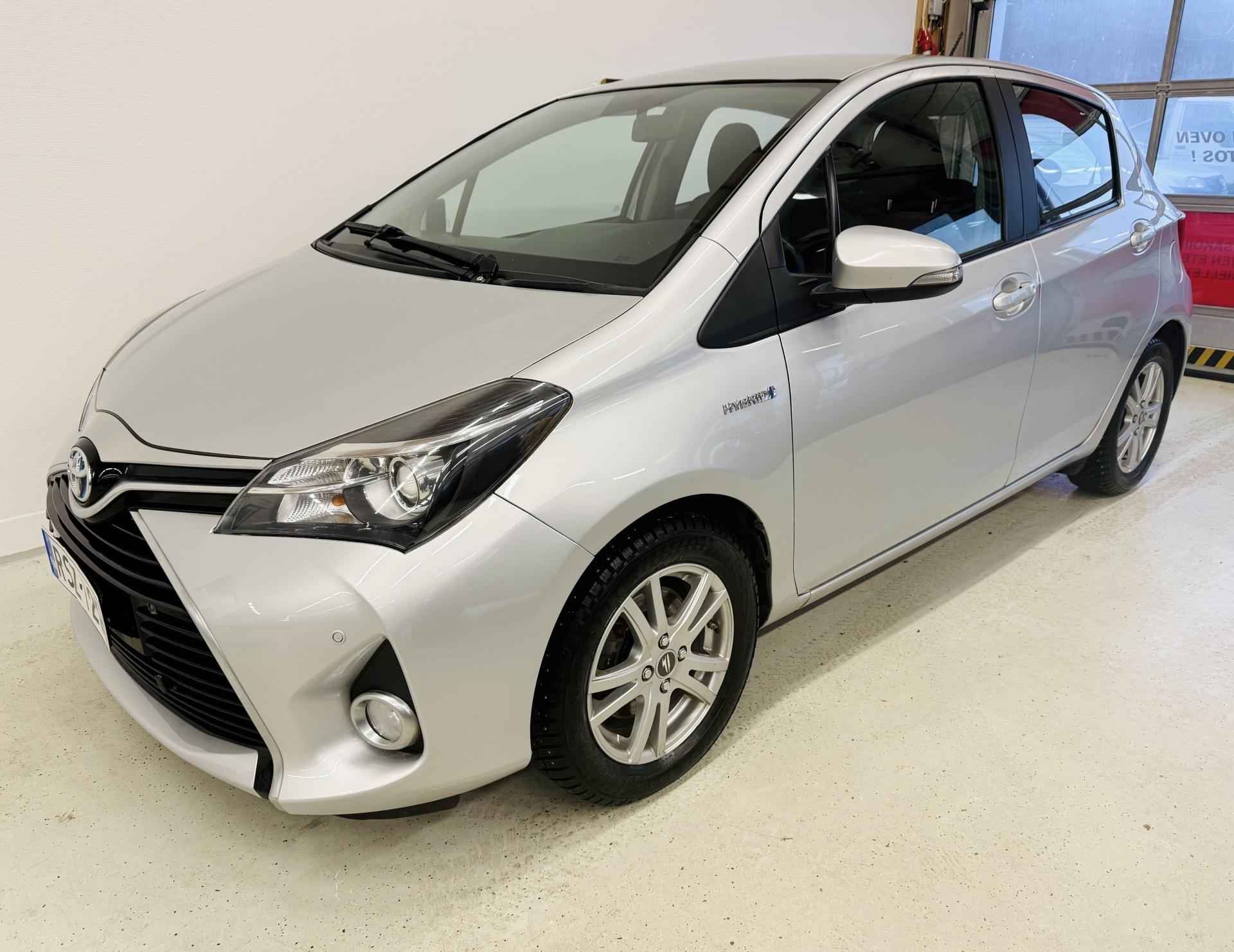 TOYOTA Yaris 2017