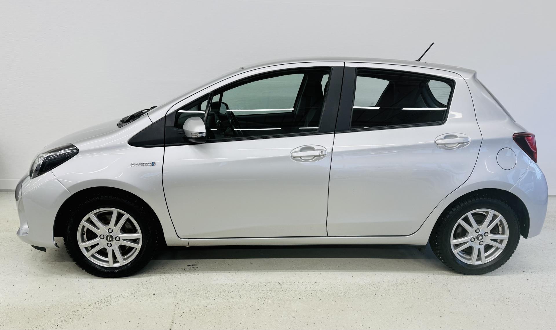TOYOTA Yaris 2017