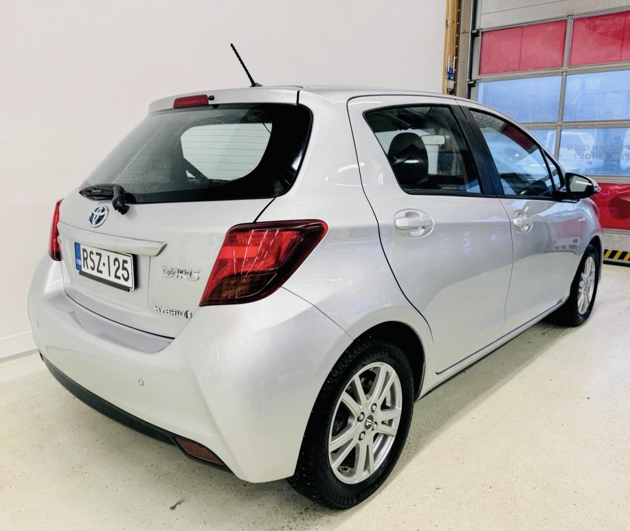 TOYOTA Yaris 2017