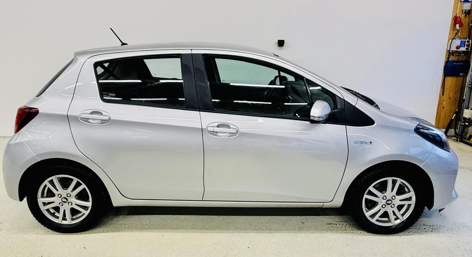 TOYOTA Yaris 2017