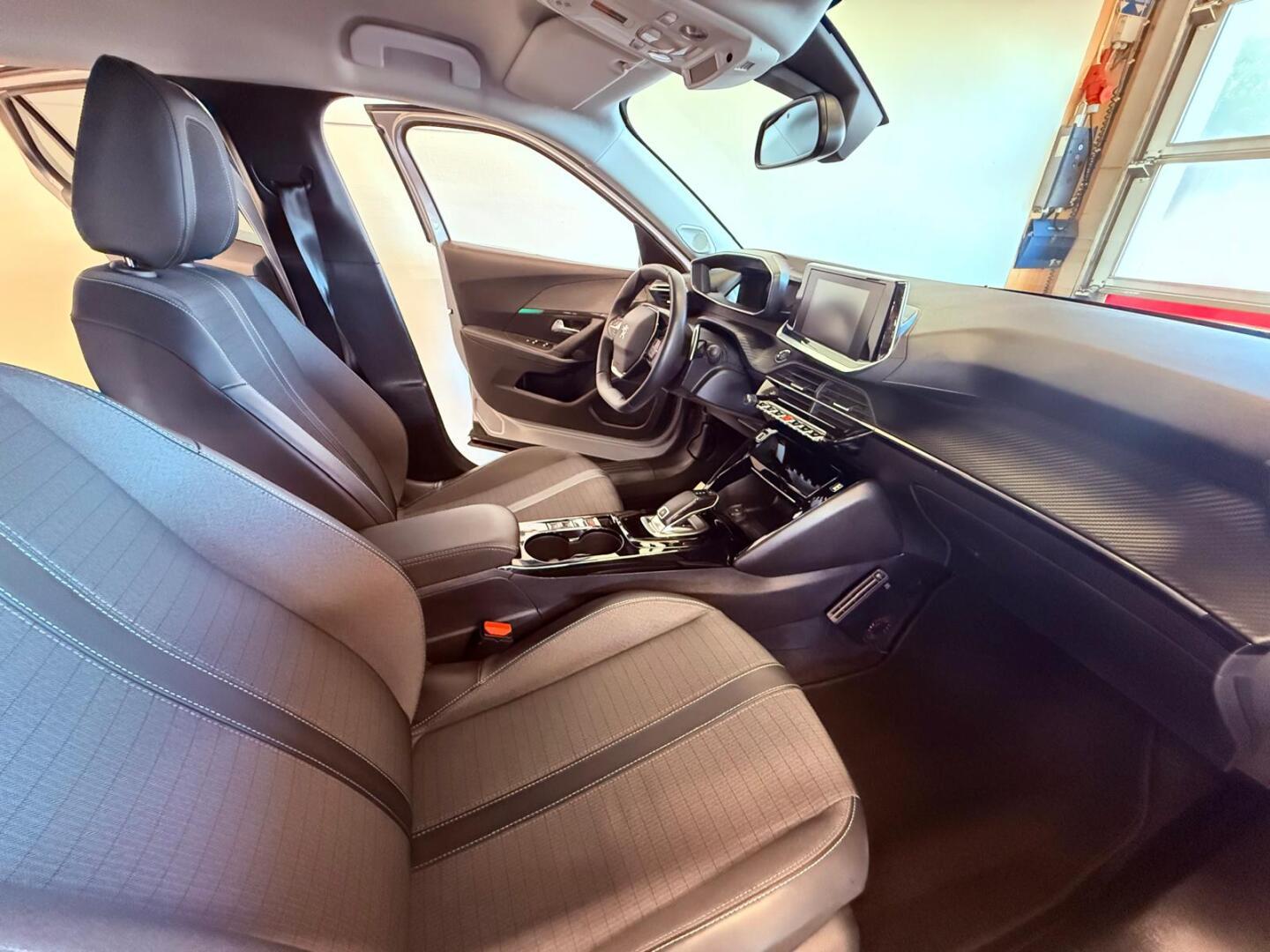 PEUGEOT 2008 2021
