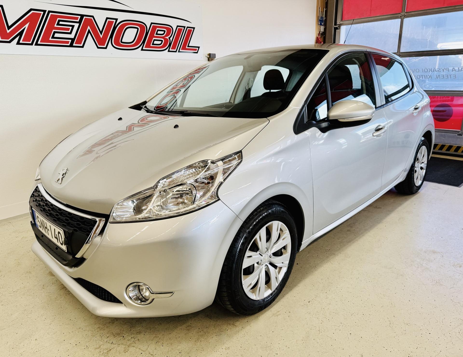PEUGEOT 208 2015