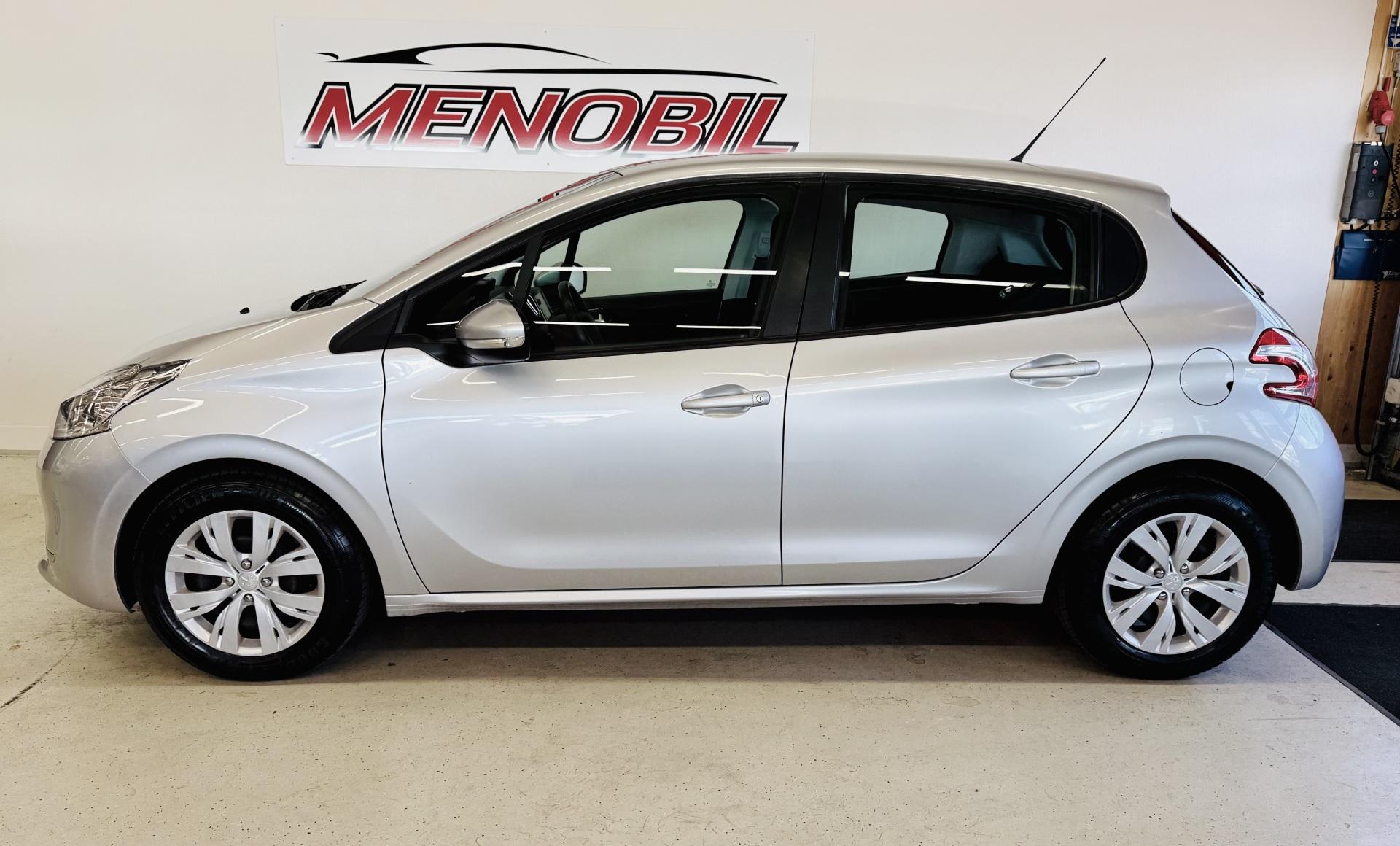 PEUGEOT 208 2015