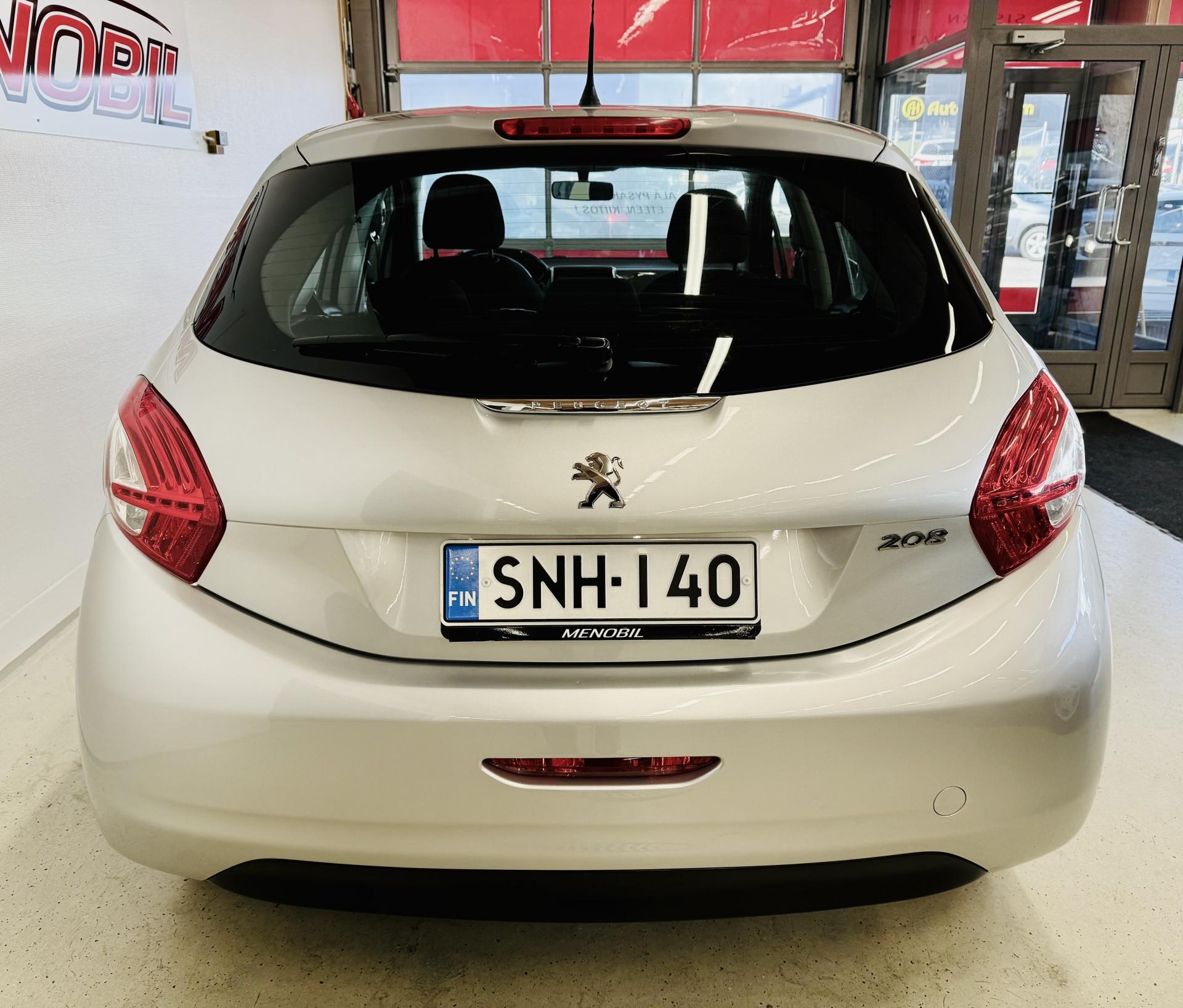 PEUGEOT 208 2015