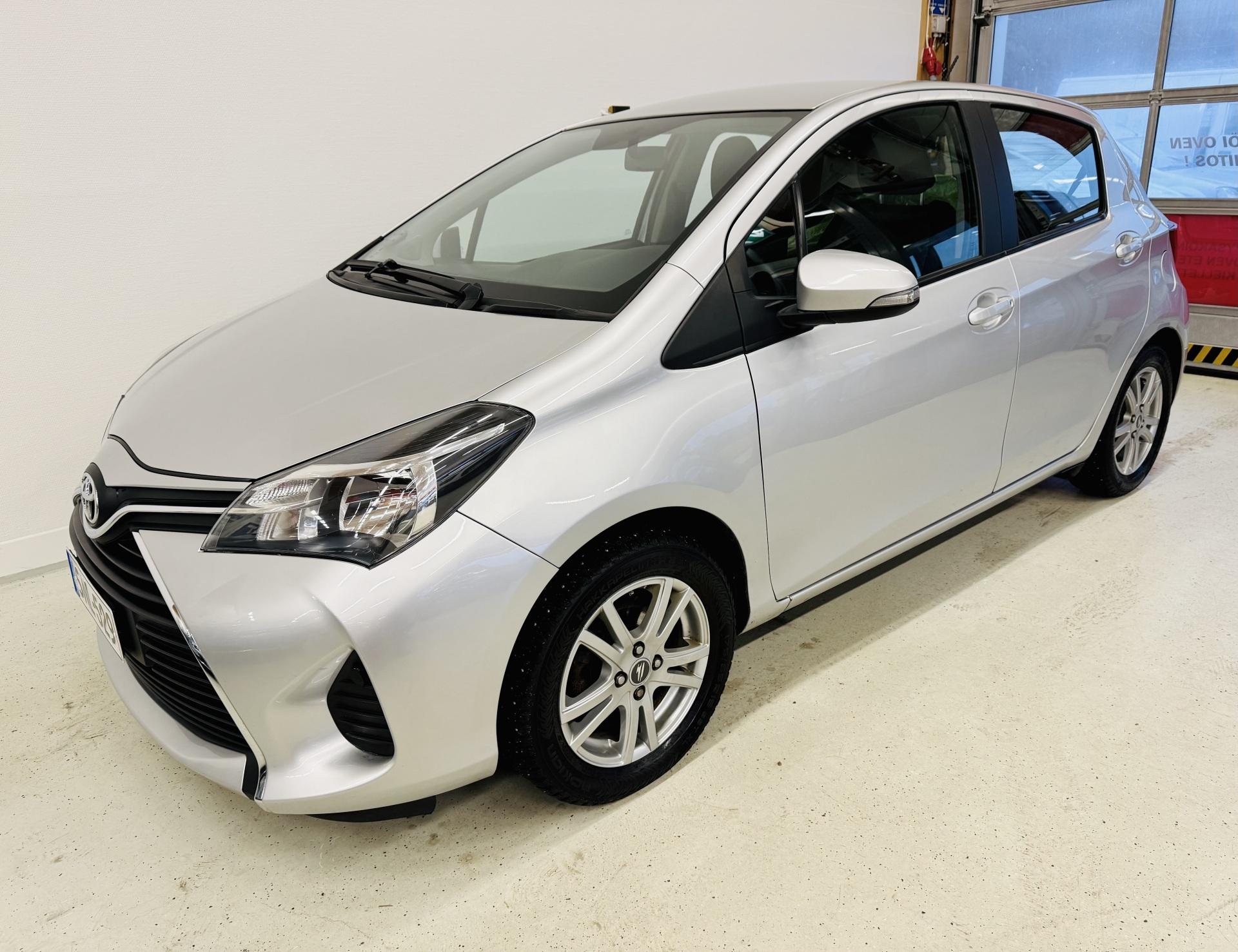TOYOTA Yaris 2015