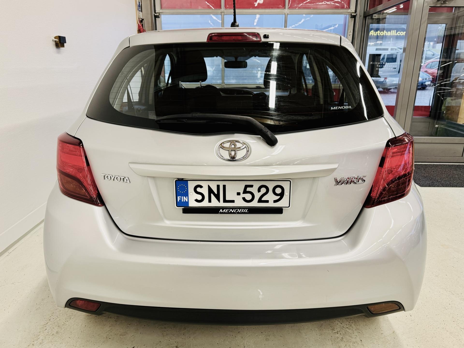 TOYOTA Yaris 2015