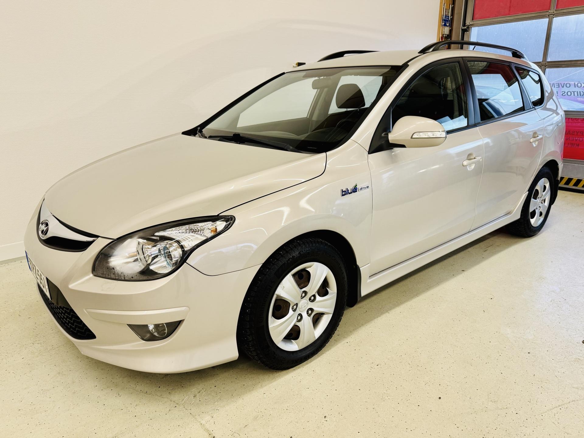 HYUNDAI i30 2011