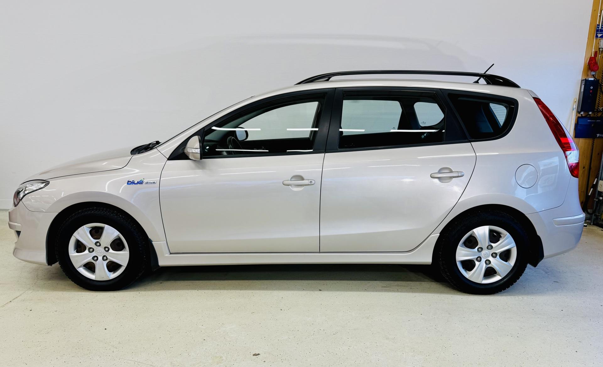 HYUNDAI i30 2011