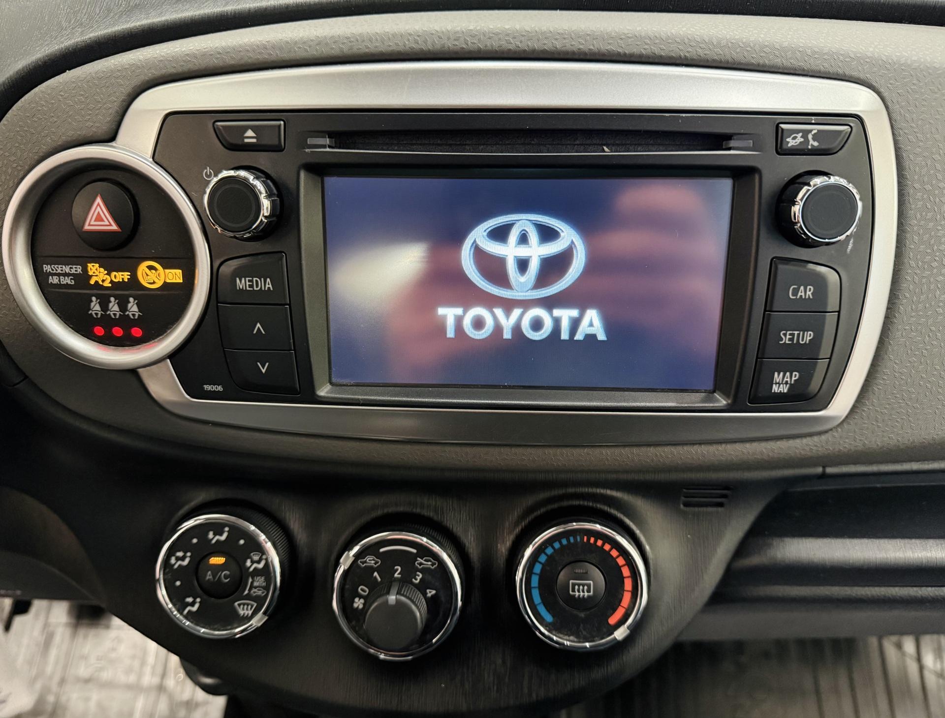 TOYOTA Yaris 2012