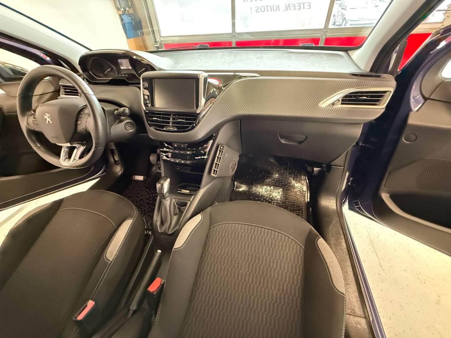 PEUGEOT 208 2017