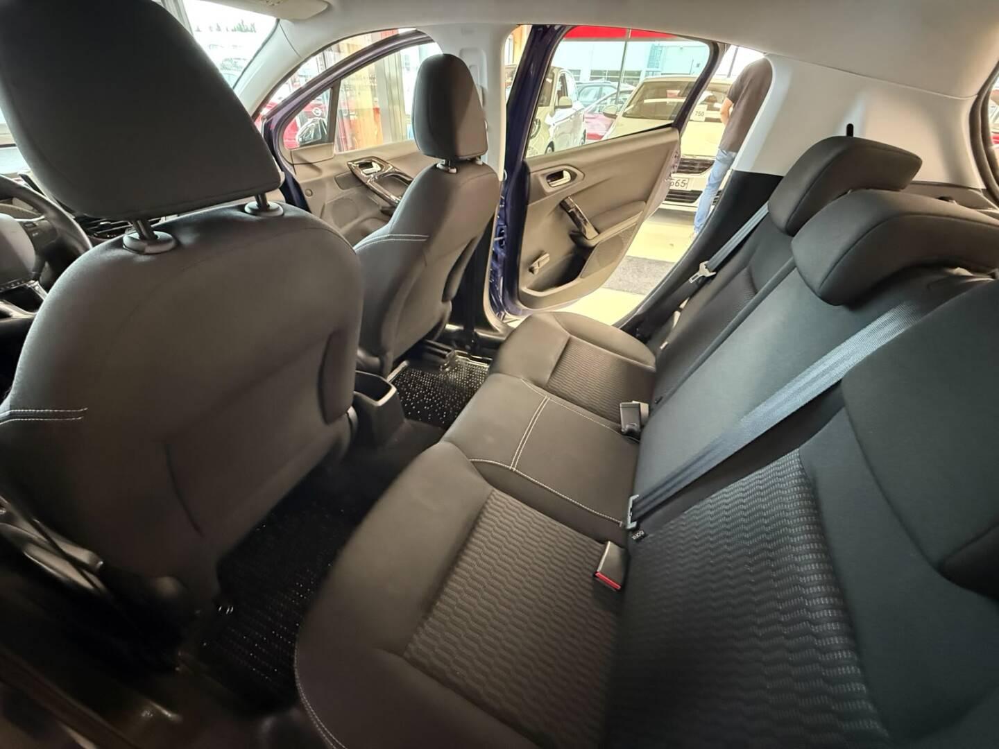 PEUGEOT 208 2017