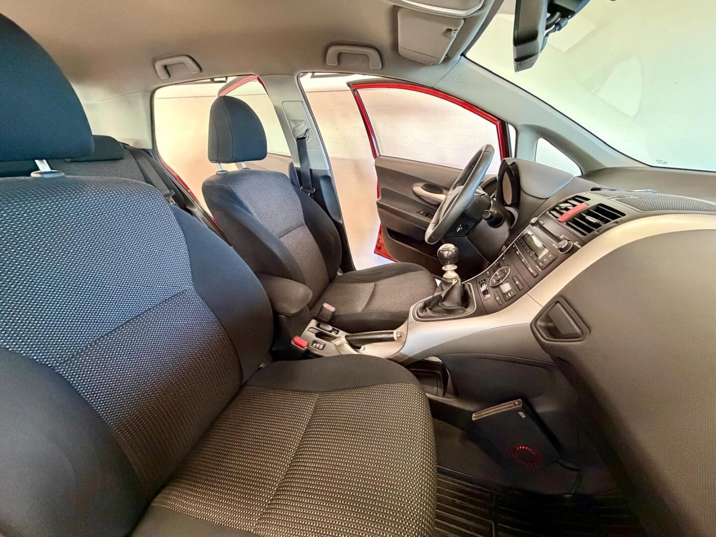 TOYOTA Auris 2010