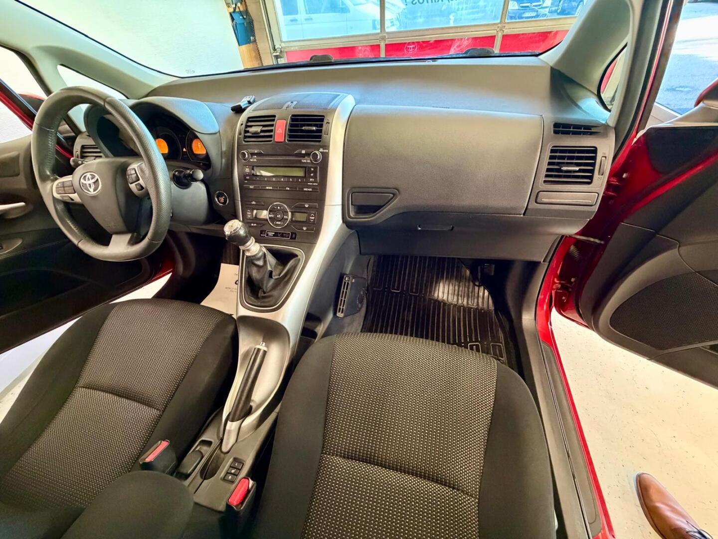 TOYOTA Auris 2010