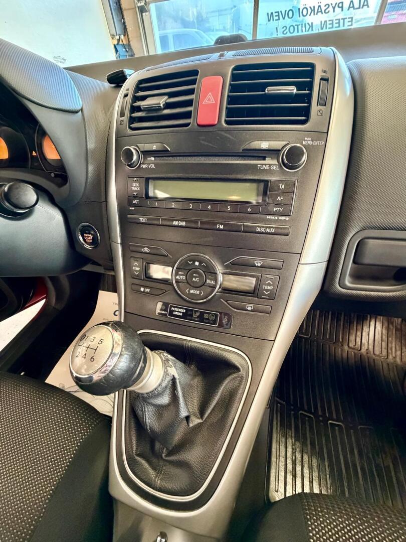 TOYOTA Auris 2010