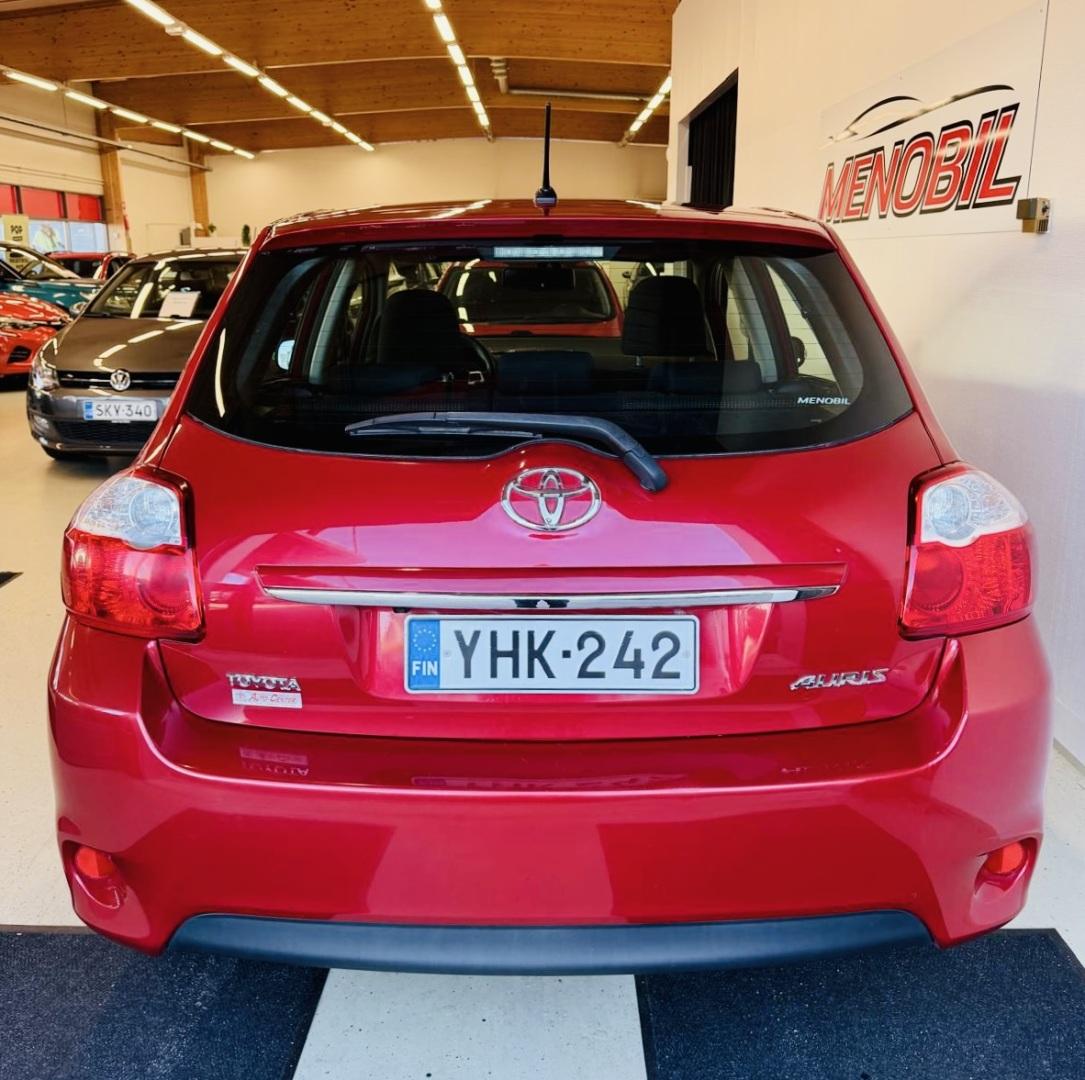 TOYOTA Auris 2010