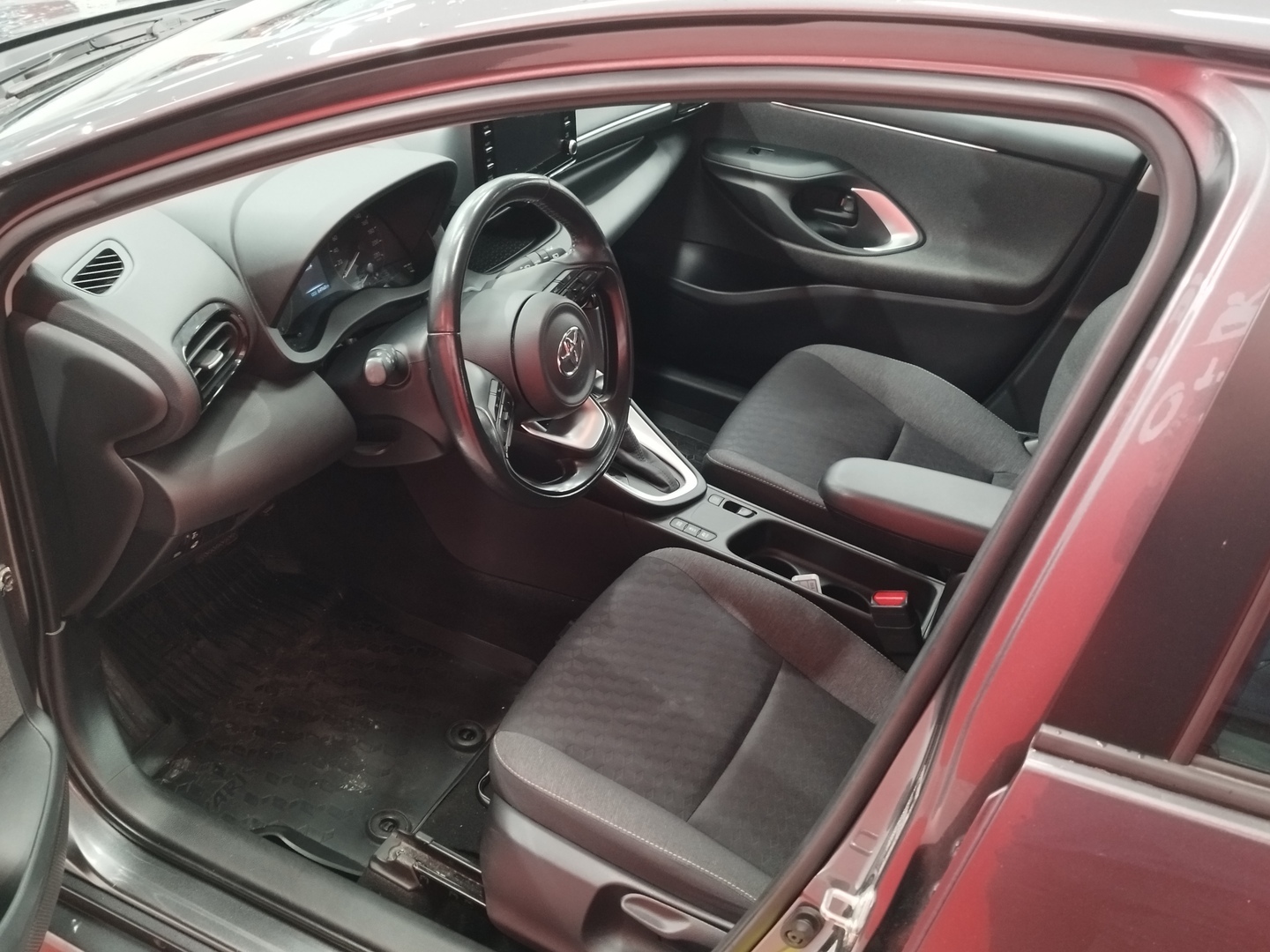TOYOTA Yaris 2