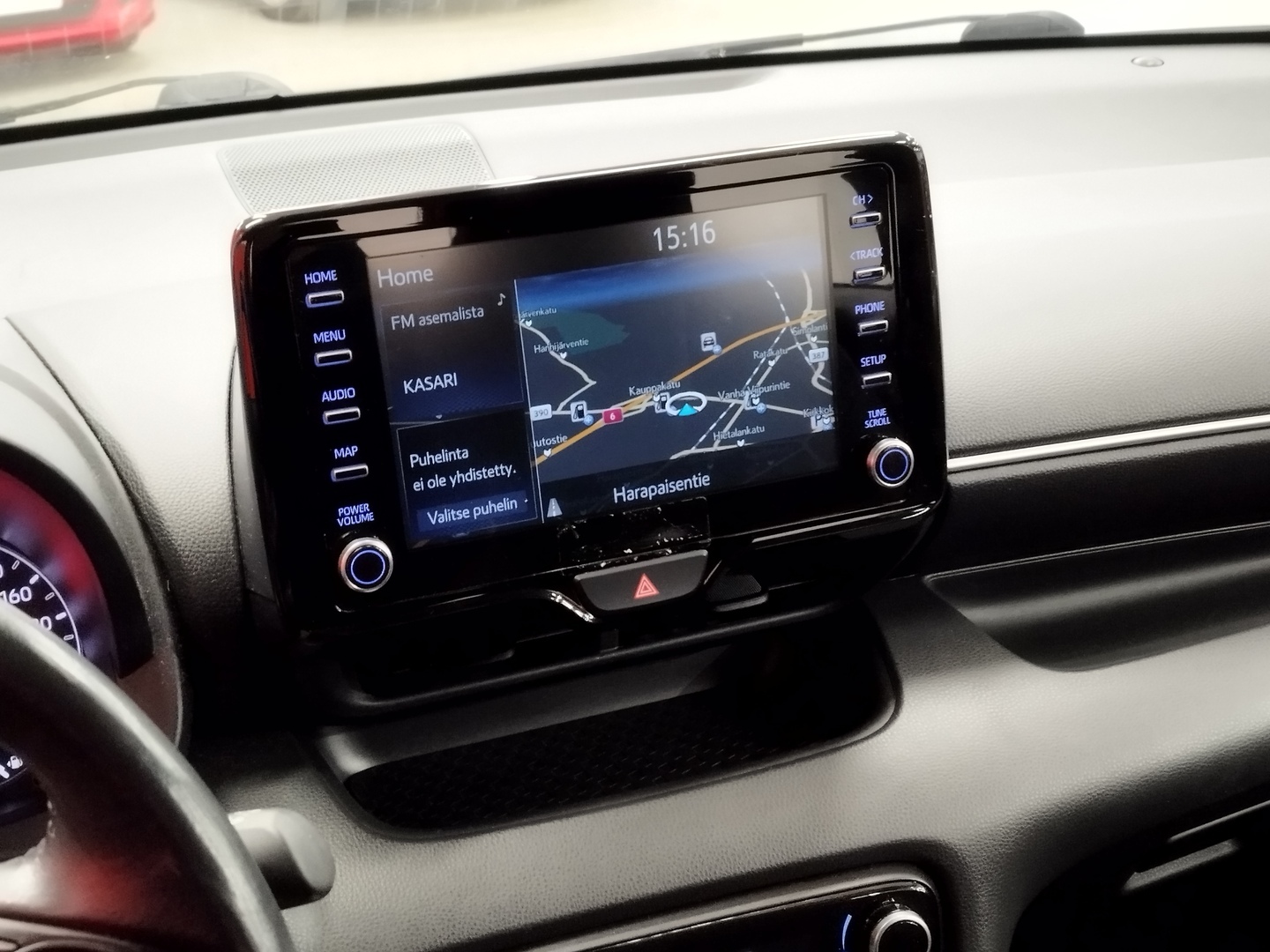 TOYOTA Yaris 5