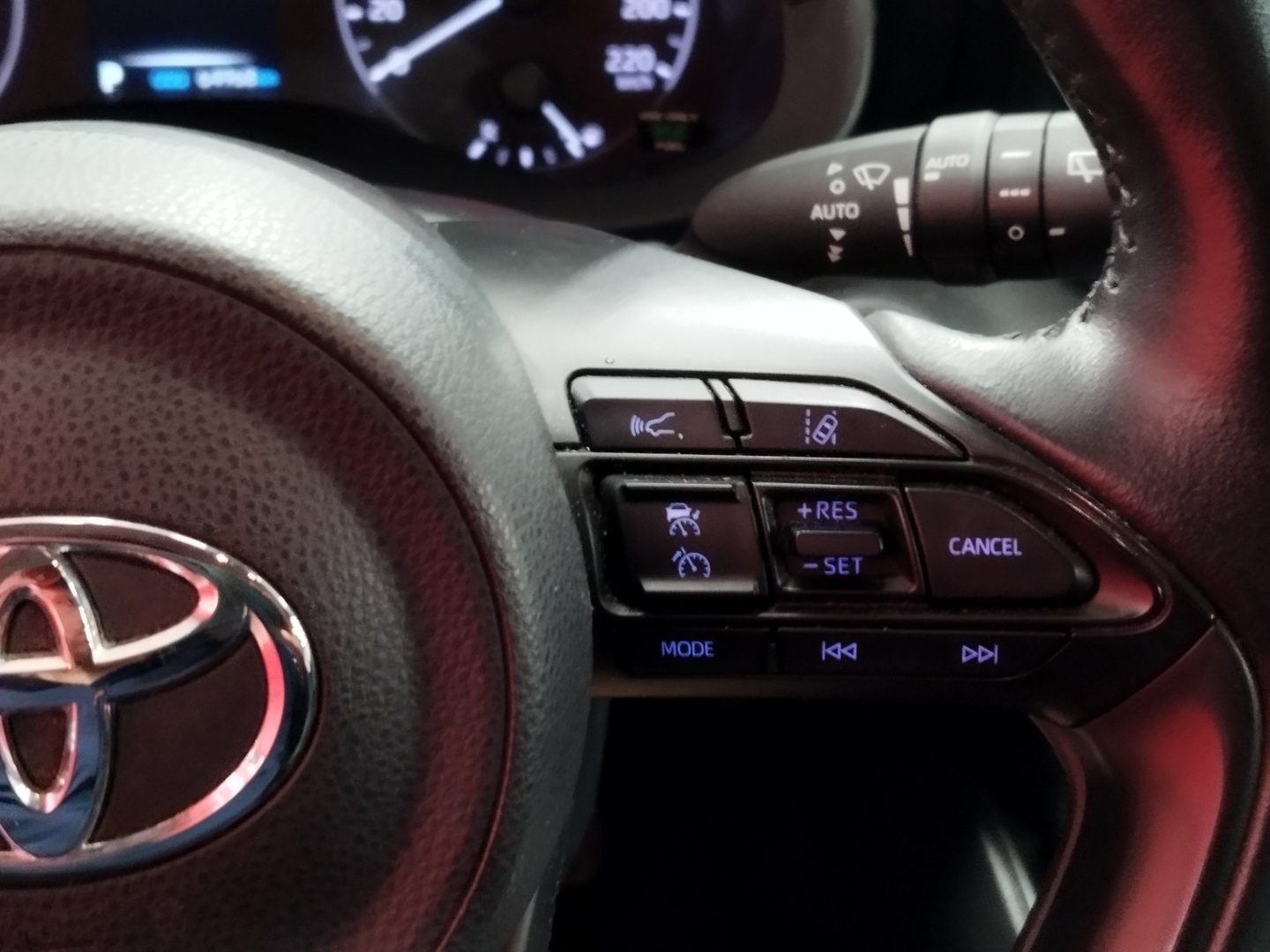 TOYOTA Yaris 6