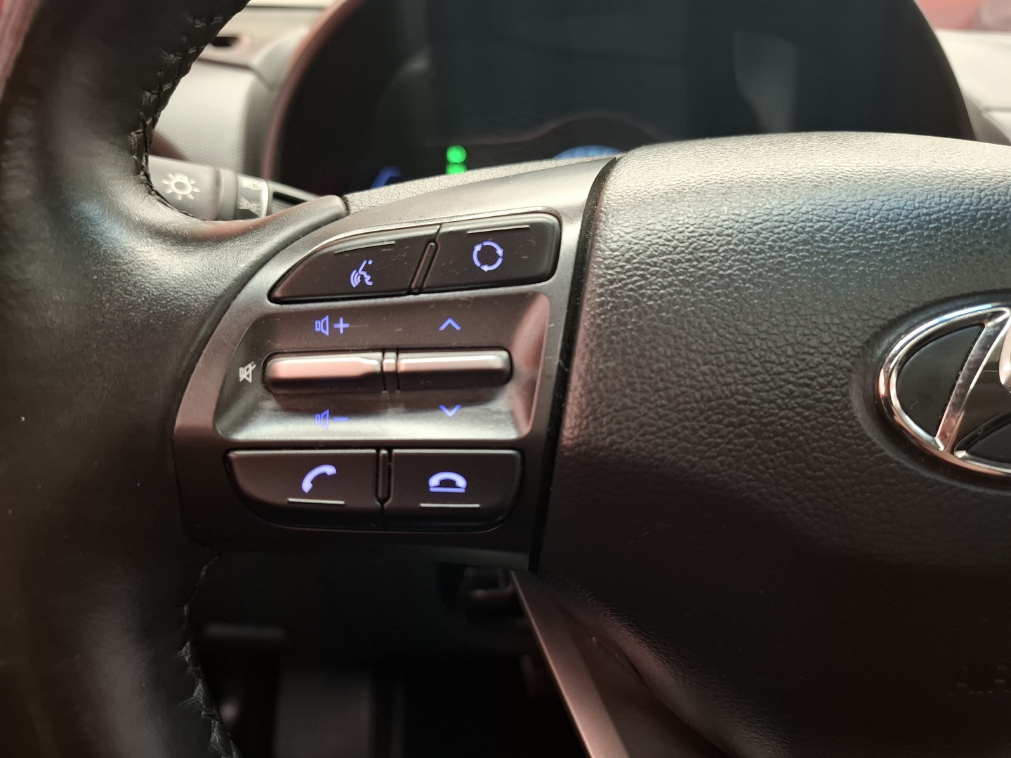 HYUNDAI KONA 12