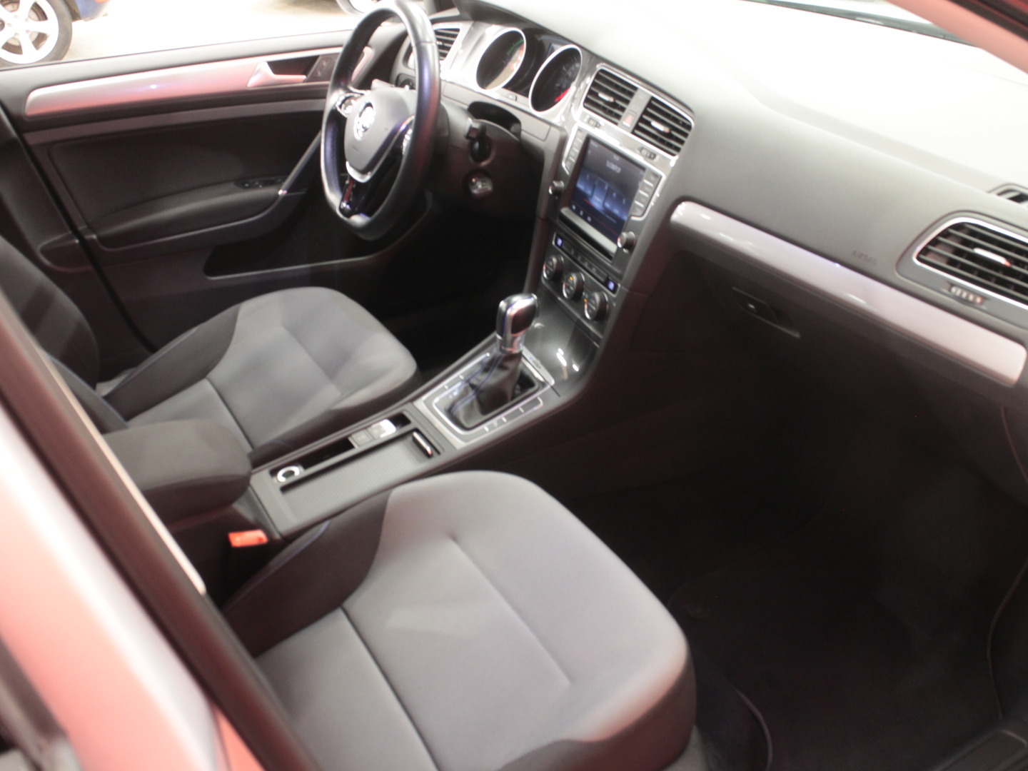 VOLKSWAGEN Golf 8