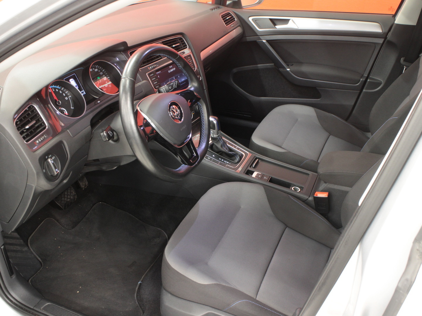 VOLKSWAGEN Golf 9