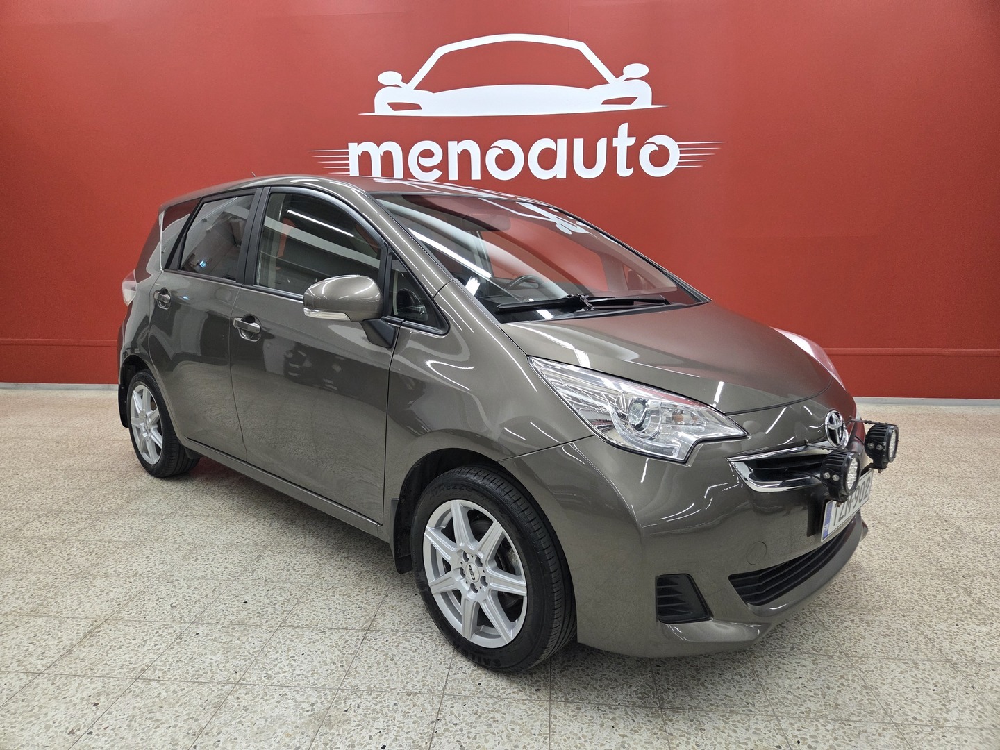 TOYOTA Verso-S 1