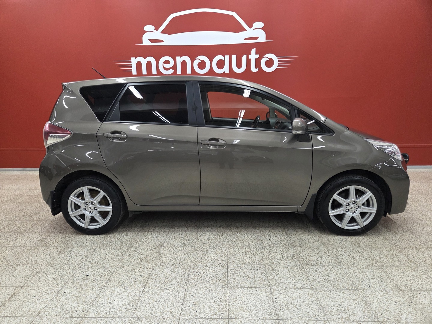 TOYOTA Verso-S 2