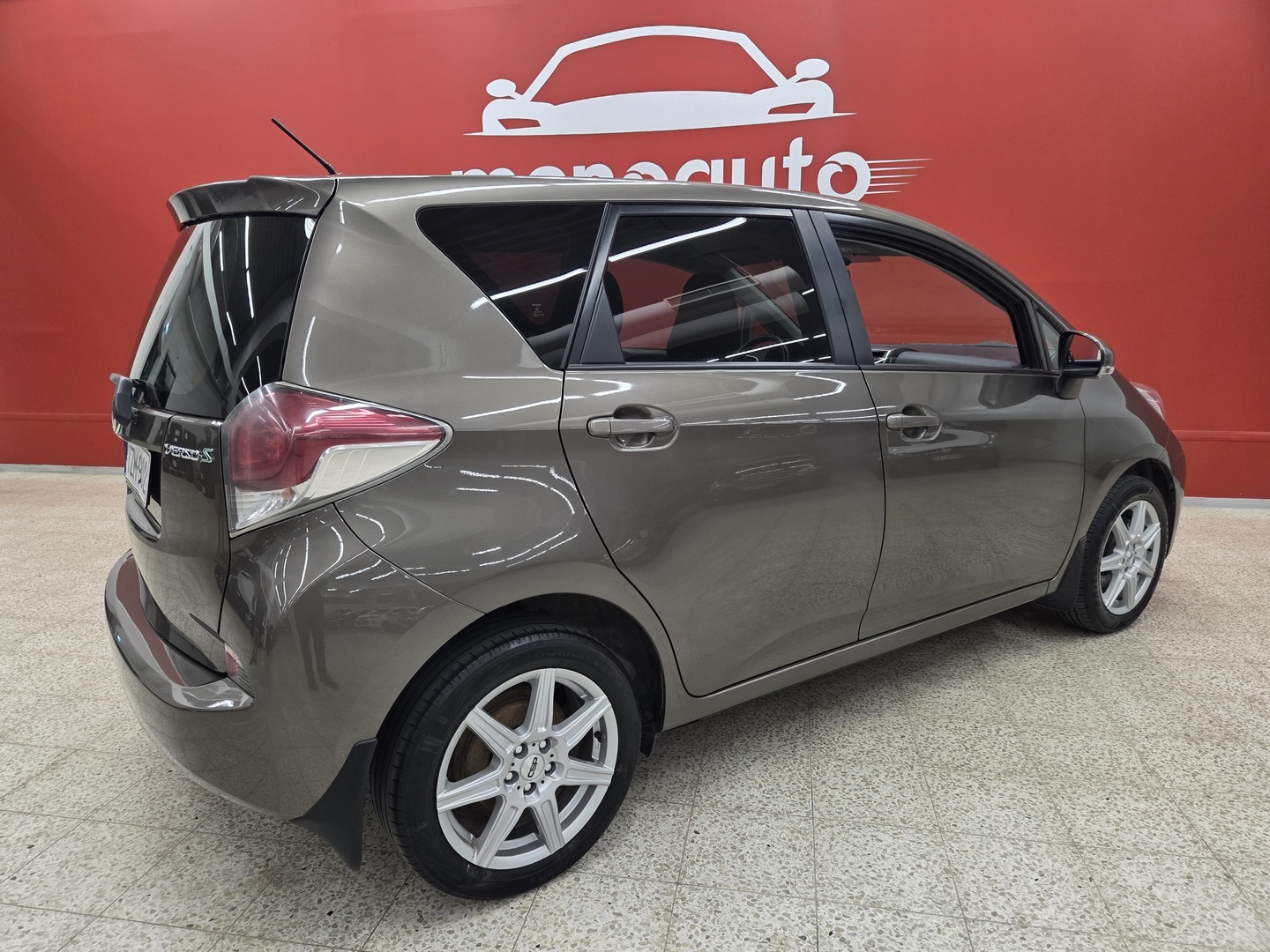 TOYOTA Verso-S 3