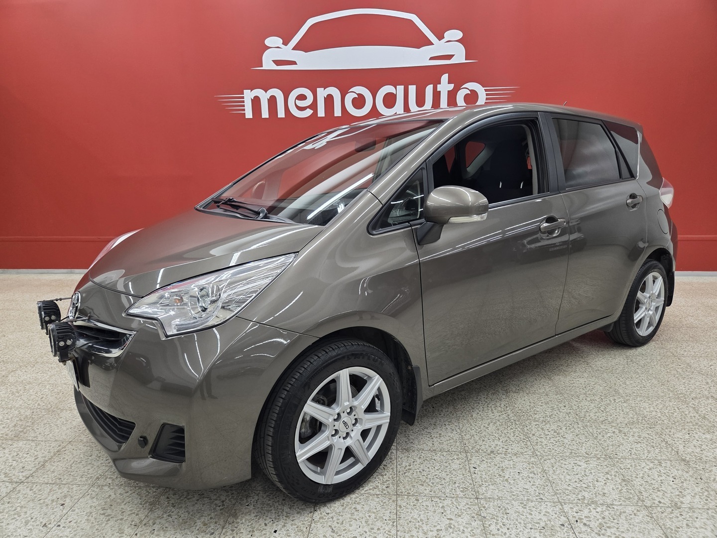 TOYOTA Verso-S 5