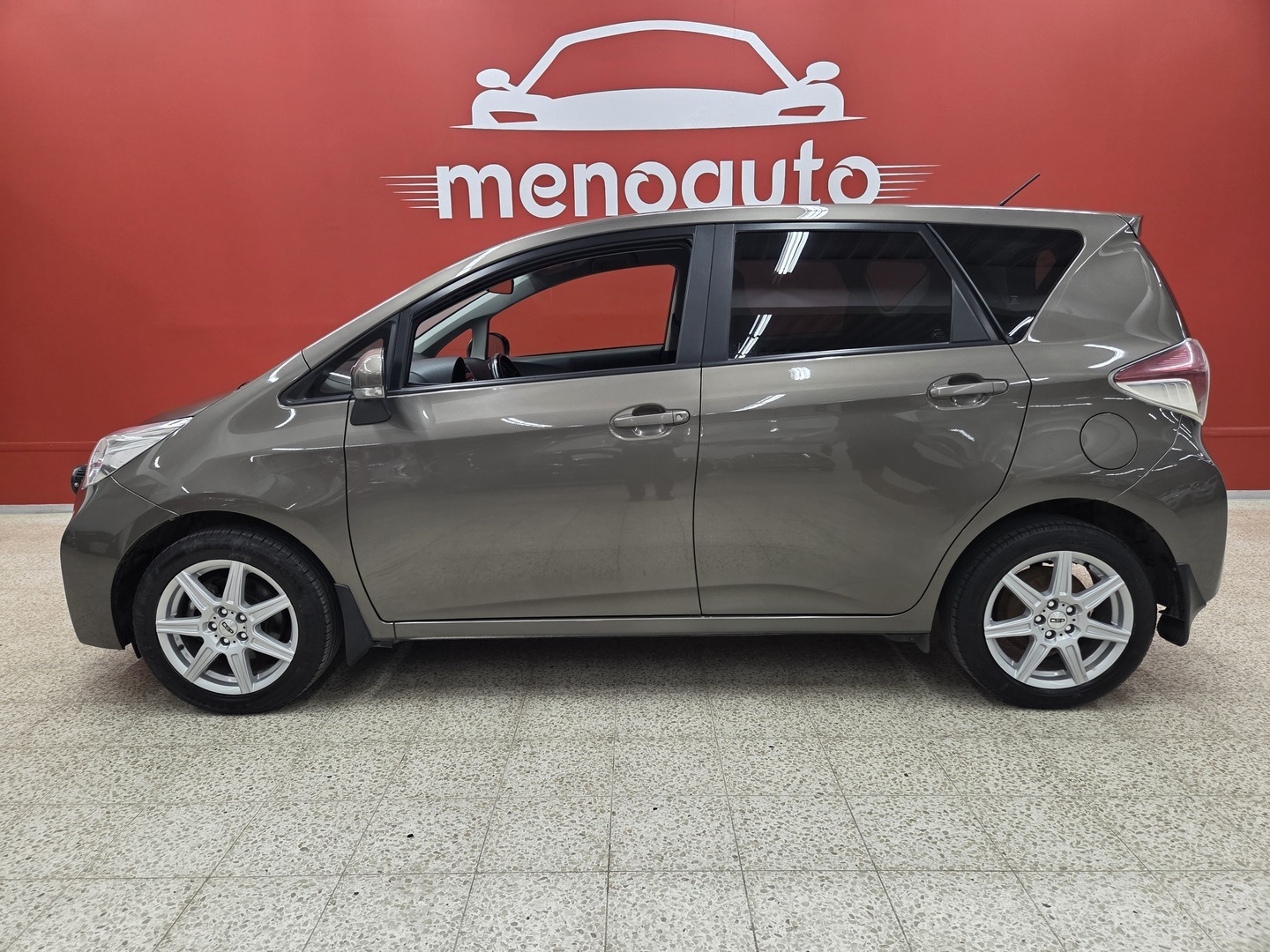 TOYOTA Verso-S 6