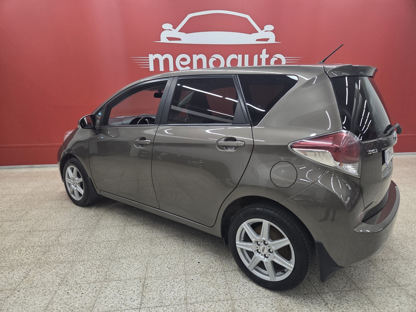 TOYOTA Verso-S 7
