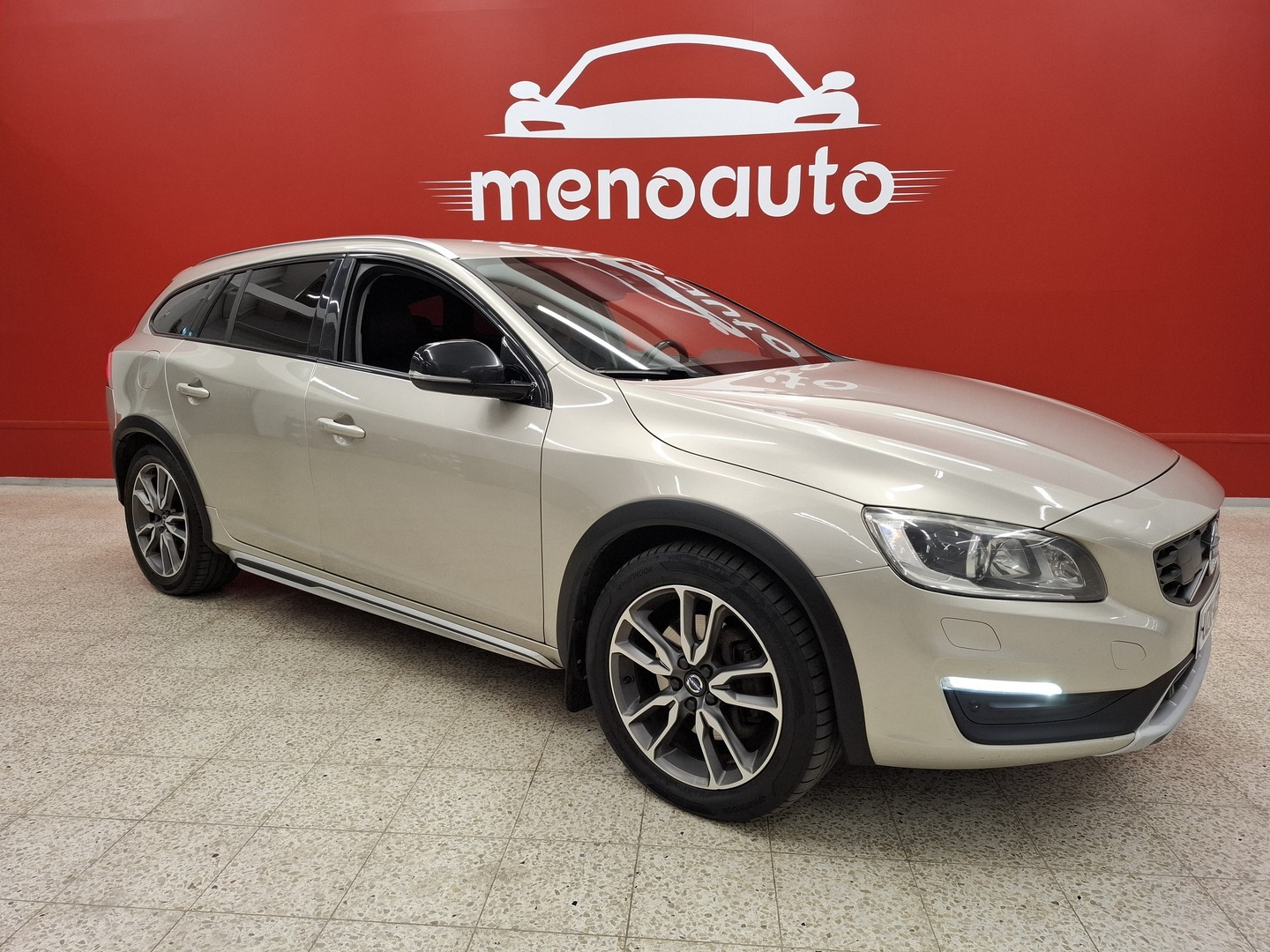 VOLVO V60 Cross Country 1