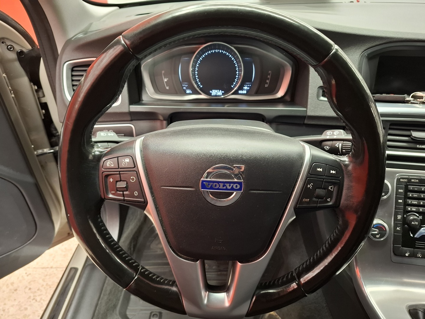 VOLVO V60 Cross Country 10
