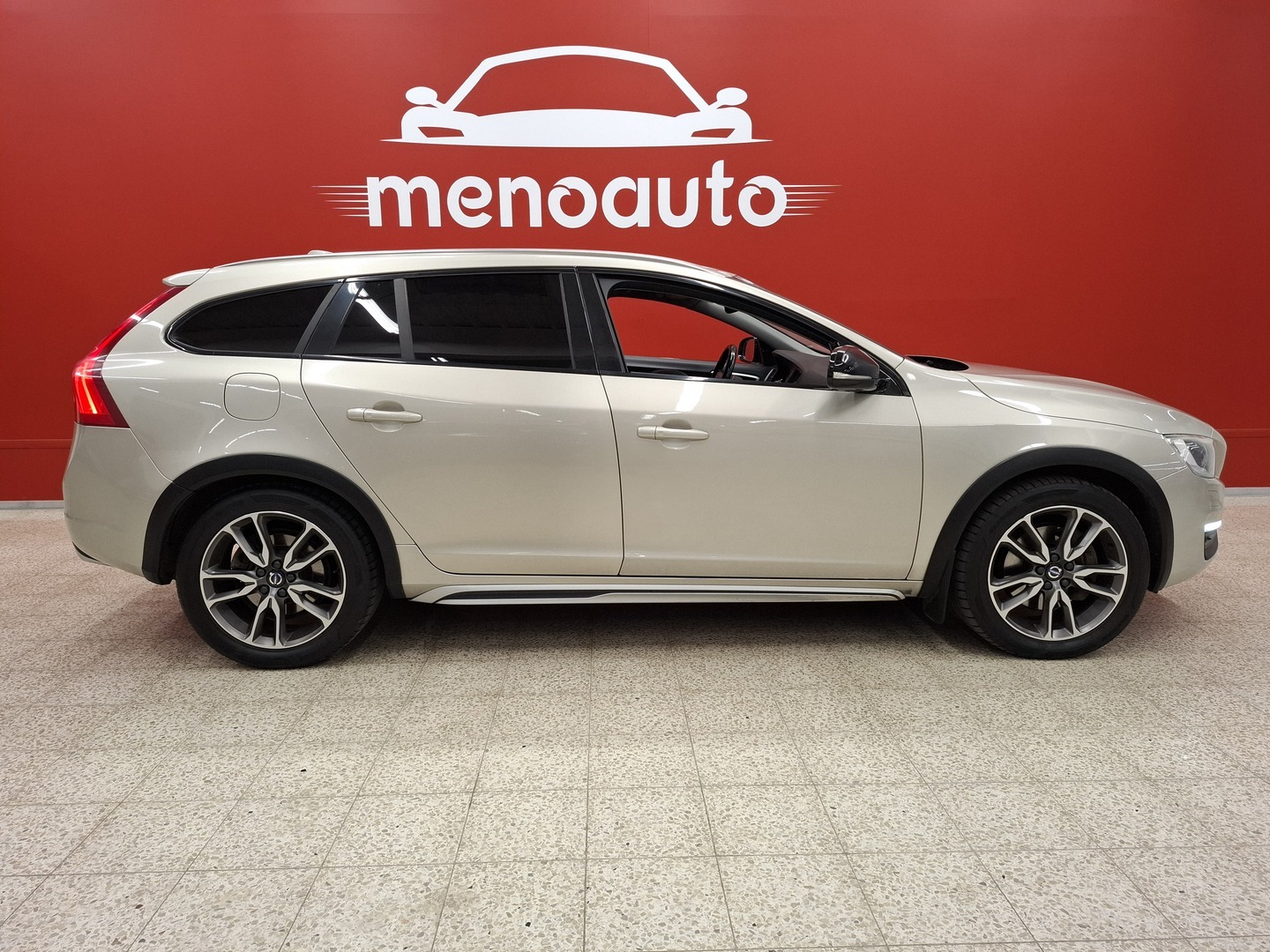 VOLVO V60 Cross Country 2