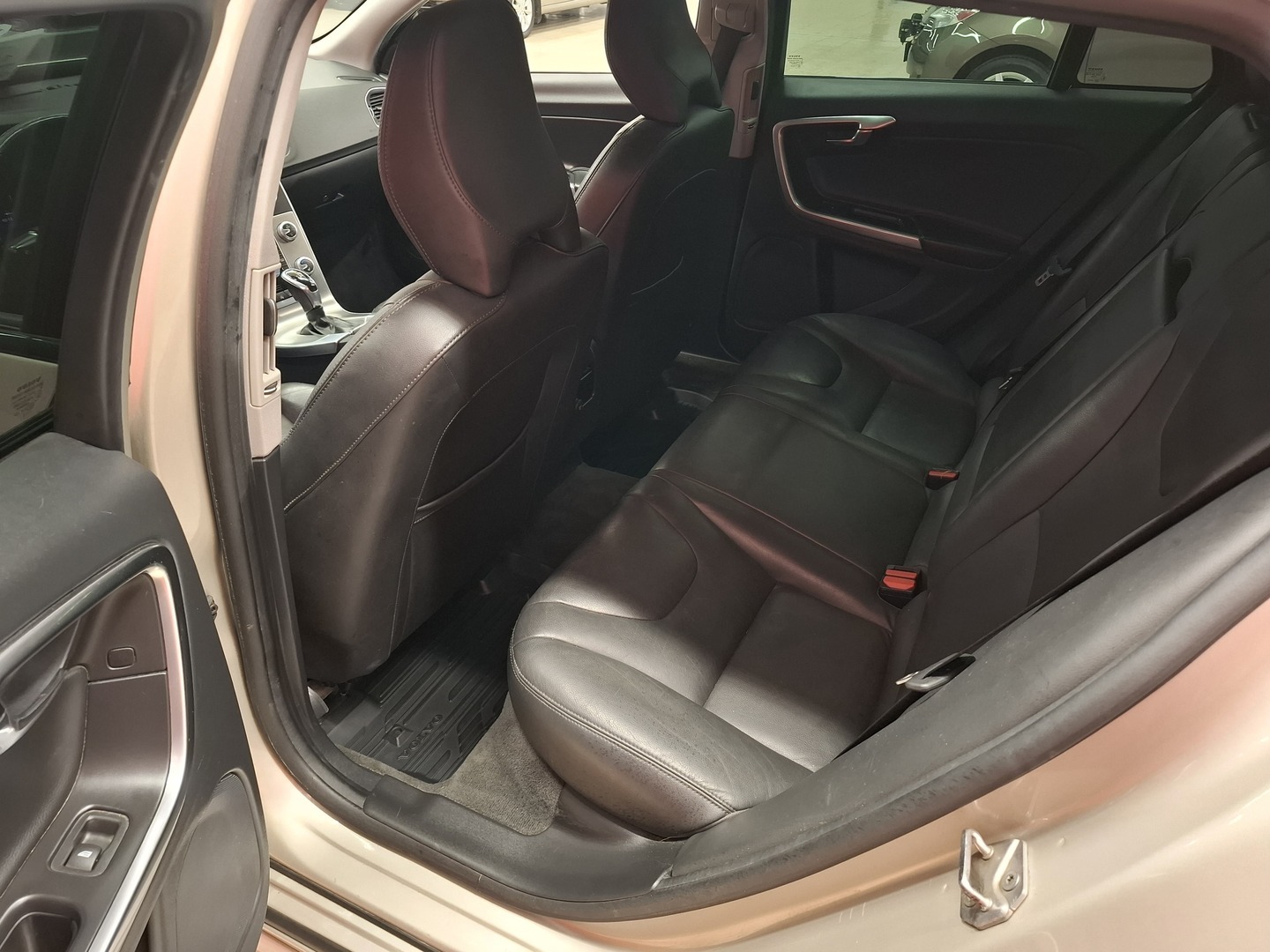 VOLVO V60 Cross Country 23