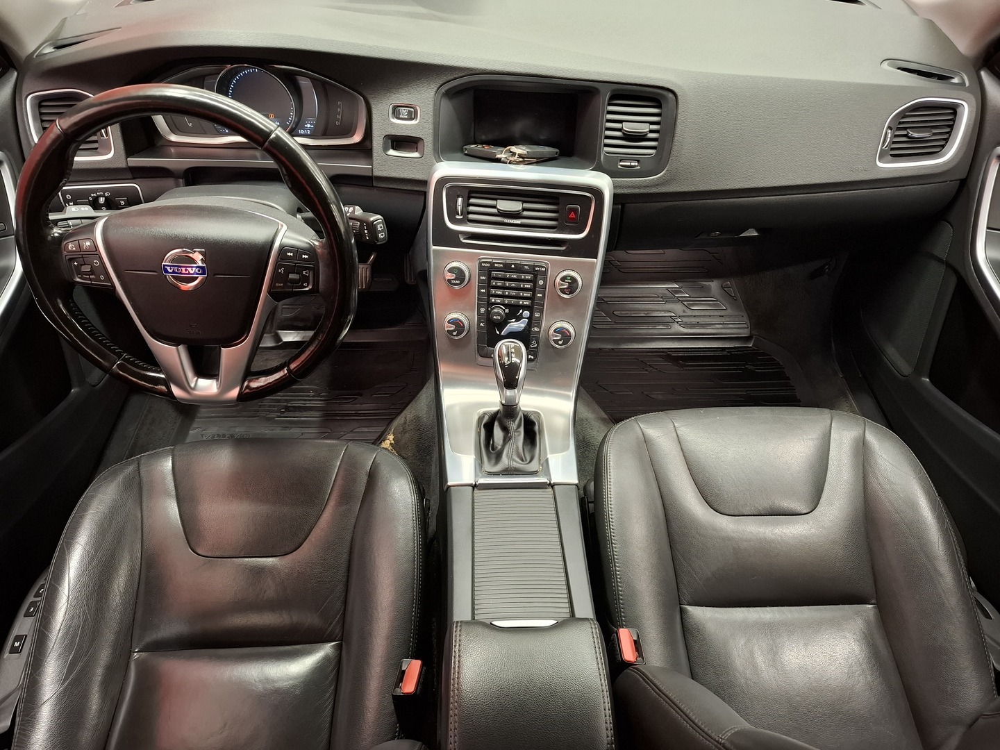 VOLVO V60 Cross Country 24