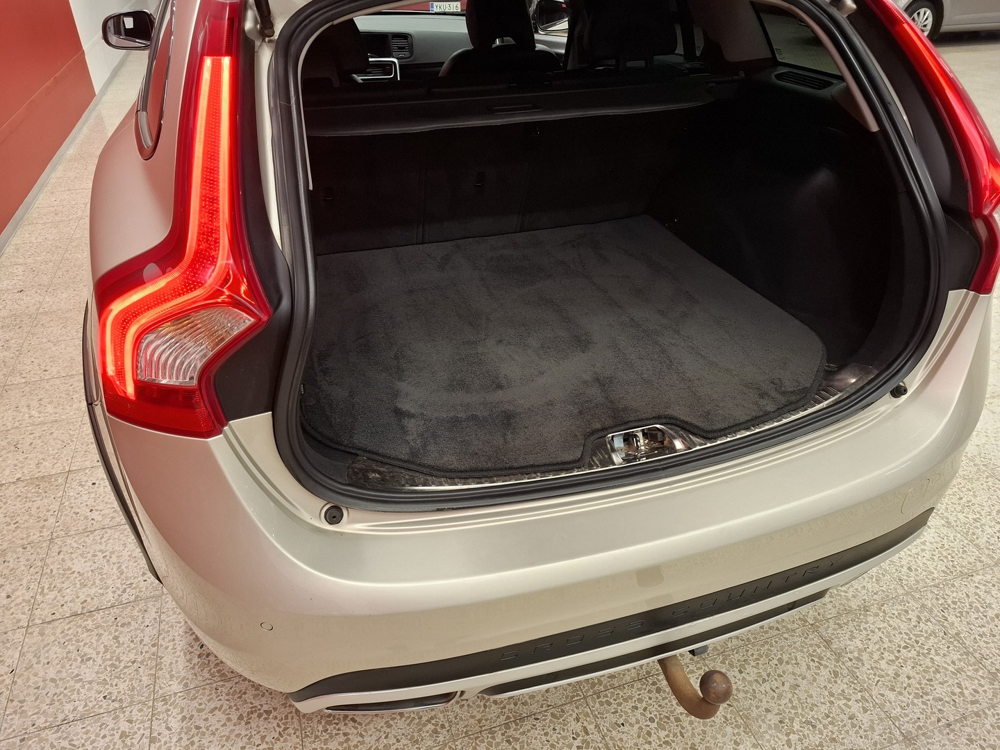VOLVO V60 Cross Country 25