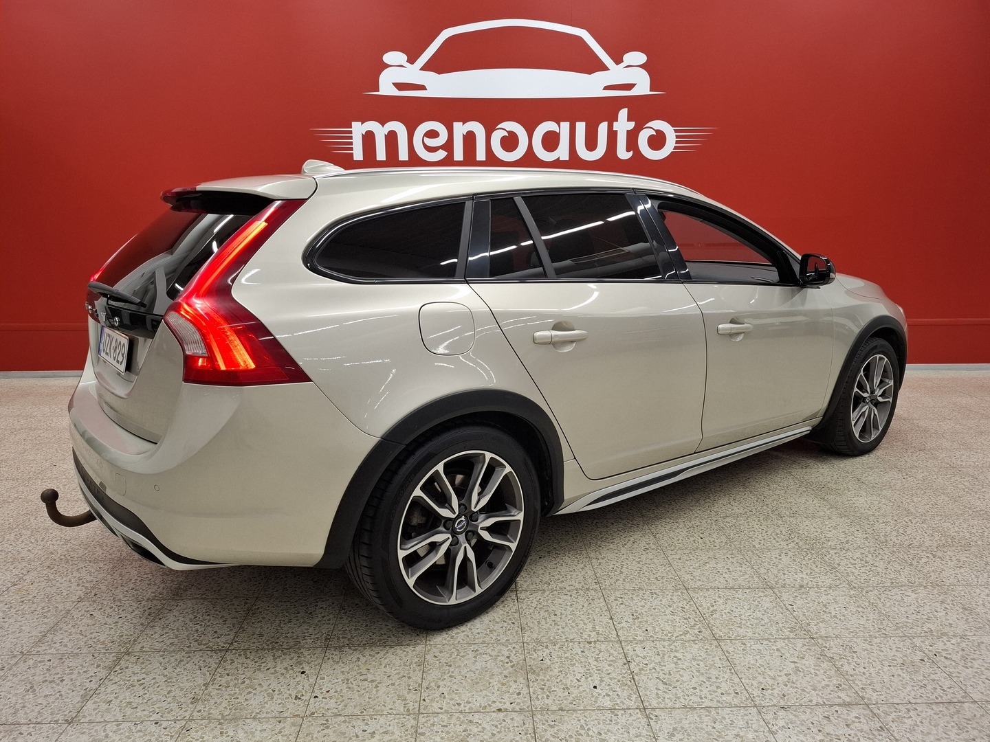 VOLVO V60 Cross Country 3